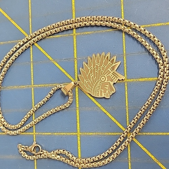 Indian Head 1" Silver Tone 23" Necklace - Picture 1 of 3